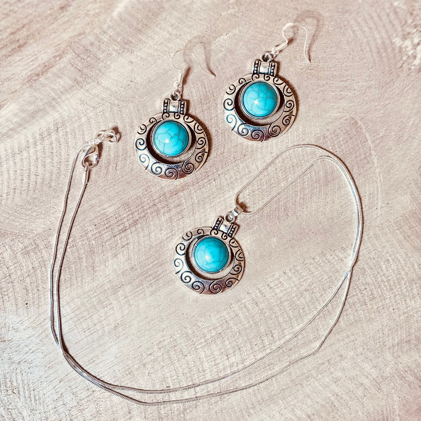 Turquoise & Silver Circle Necklace & Earrings Set – Elegant & Bold