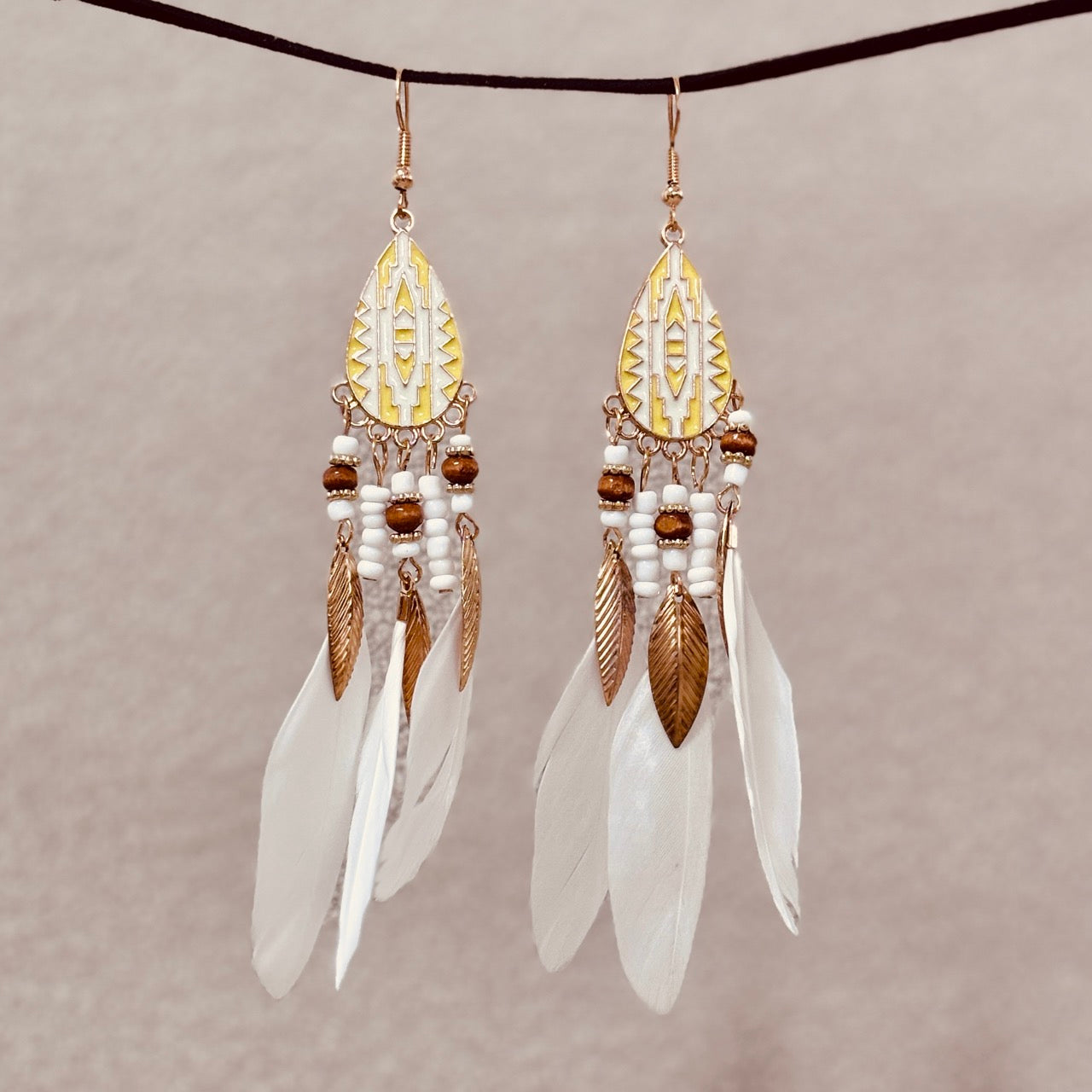 White Feather Cascade Earrings – Soft & Dreamy