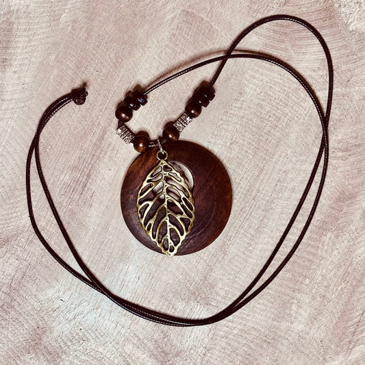 Woodland Leaf Wooden Disc Necklace – Organic & Refined