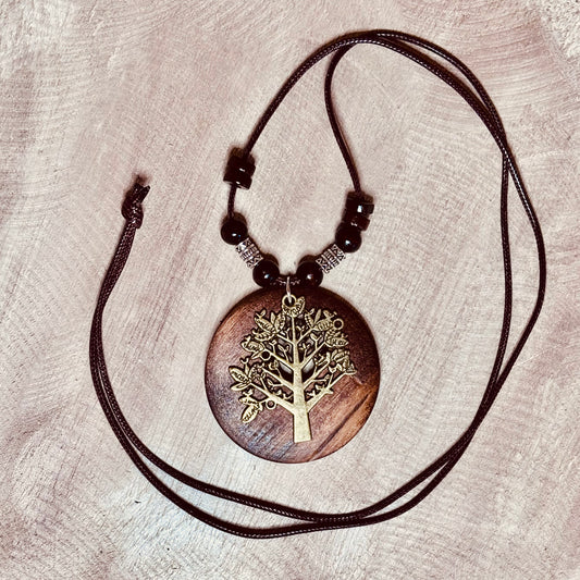 Tree of Life Wooden Disc Necklace – Rustic Elegance